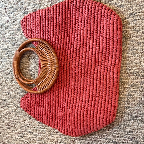 NWOT “Straw Studios” Coral Circle Rattan Handbag w Wooden Handle 16” x 14” - Picture 3 of 13